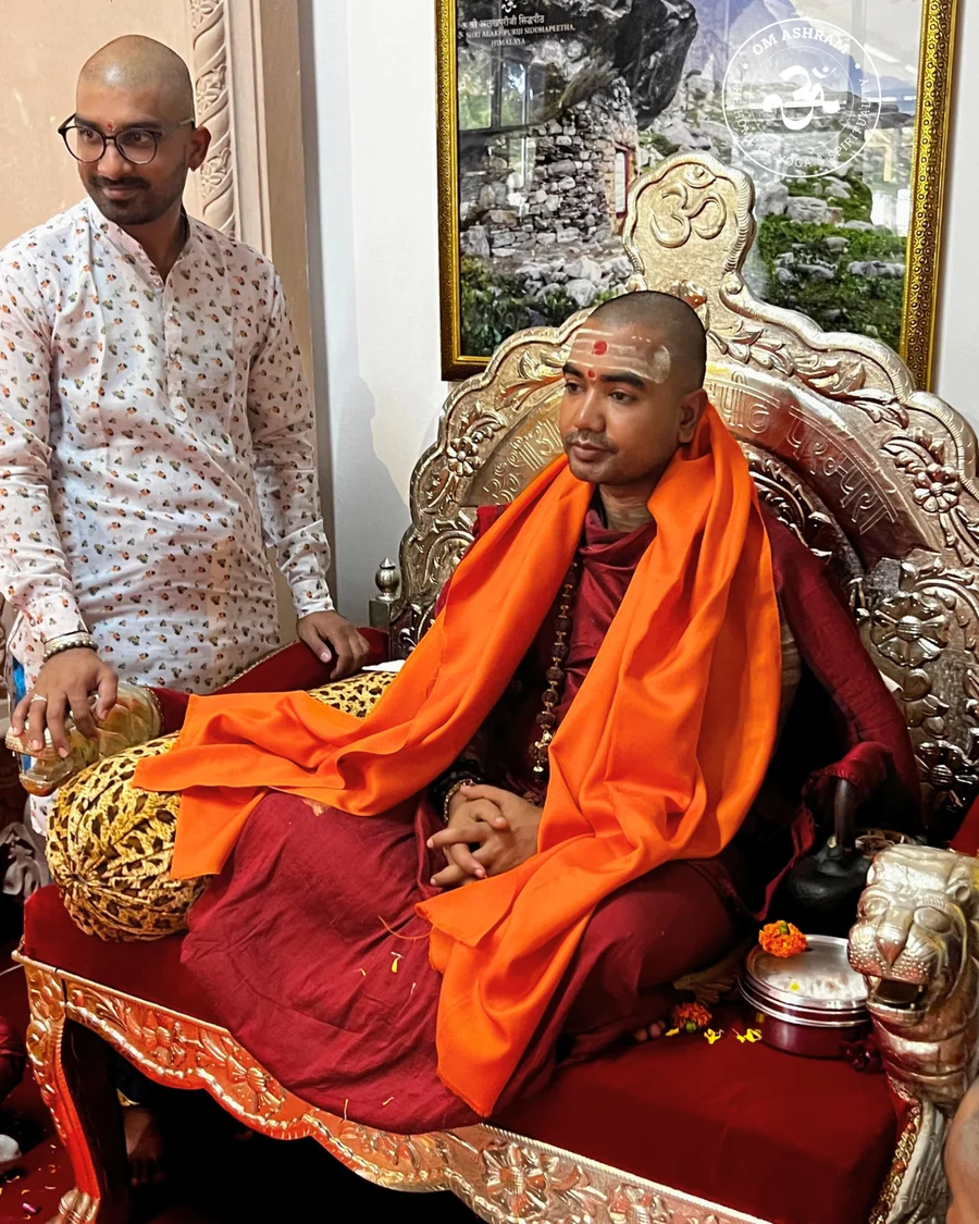 Param Pujya Swami Avatar Puri Ji Maharaj receiving a sacred orange scarf from a disciple.